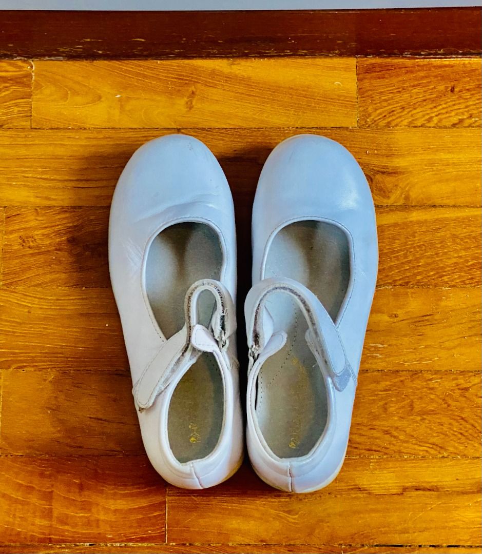 Girls white dolly shoes online