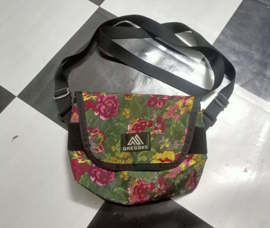 Gregory sling 2025 bag floral