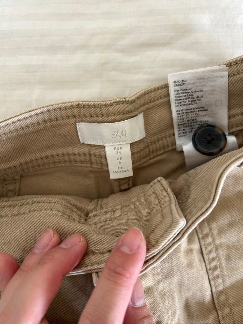 H and 2025 m khaki shorts