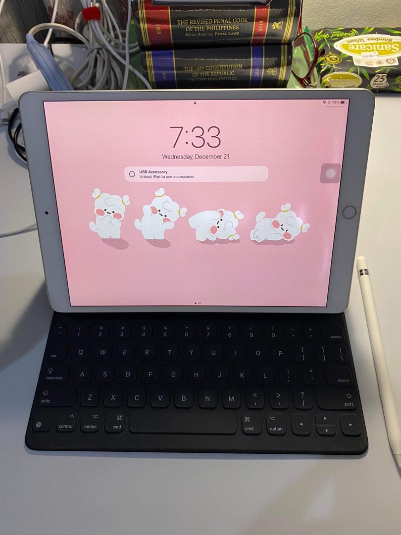 Ipad air 3 + apple pencil + apple keyboard on Carousell