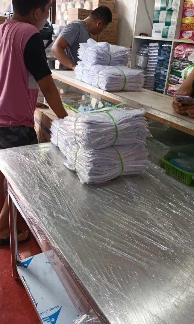 lab gown (Category: Medical Supplies & Tools) located in Quezon City. Submitted by noblebear_da8751 (Listing ID 1252229671, Image 2). Description: maraming sizes cod gcash payment same day dlvry.