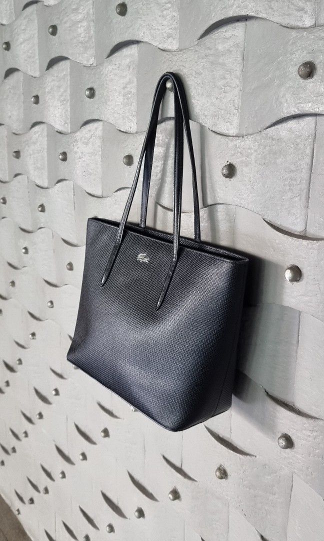 Lacoste Chantaco Leather Black Tote Bag (Category: Luxury Bags & Wallets) located in Makati City. Submitted by lilyignacio81 (Listing ID 1252376599, Image 3). Description: Personal Collection Bought here in Makati Original. The Lacoste Chantaco Leather Black Tote Bag – a perfect fusion of sporty elegance and practicality, reflecting the Lacoste brand's commitment to quality craftsmanship and timeless design. Allow me to guide you through the allu