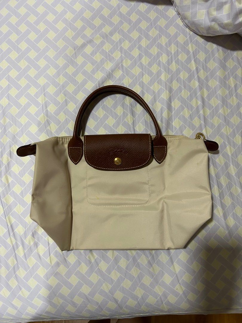 Longchamp Le Pliage Small Short Handle in Paper (Category: Luxury Bags & Wallets) located in Quezon City. Submitted by poochiyena (Listing ID 1252306883, Image 2). Description: 8/10 condition ✨ used rarely, has minimal stains due to storage guaranteed original, bought in Vienna last 2017 rfs: decluttering .