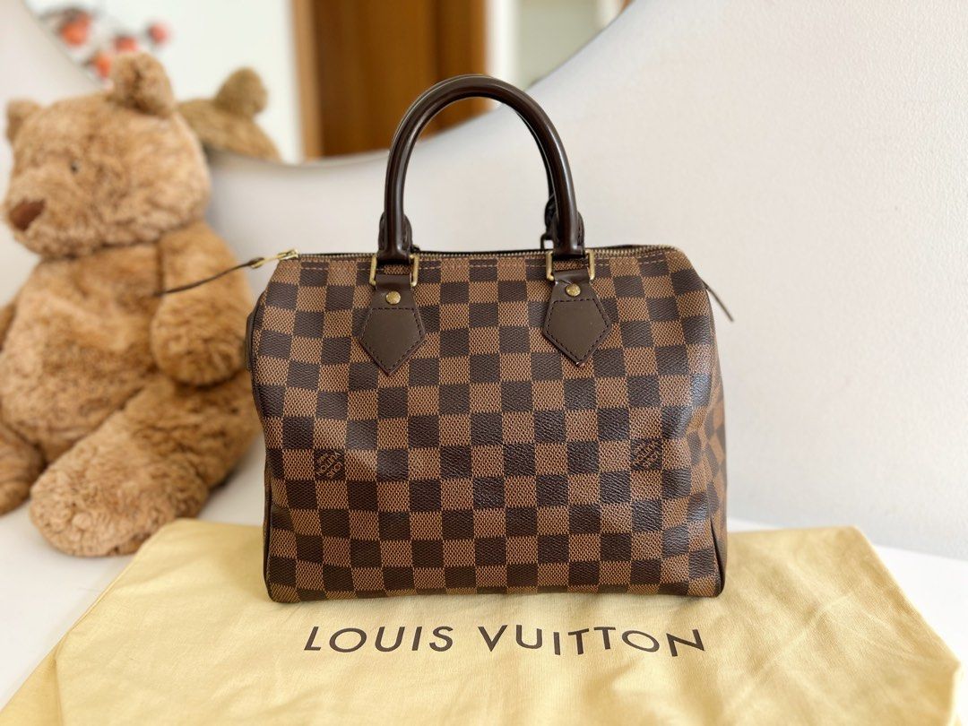 Louis Vuitton LV Vintage Damier Speedy 25 Top Handle Crossbody Bag, Luxury,  Bags & Wallets on Carousell