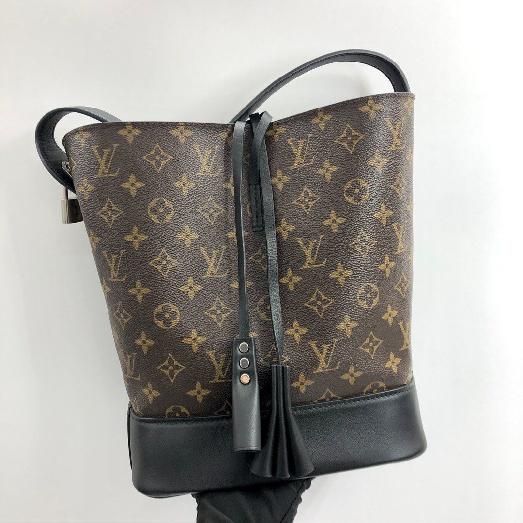 Louis Vuitton Monogram Bucket GM, Luxury, Bags & Wallets on Carousell