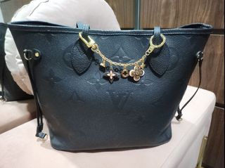 (Category: ) located in . Submitted by iloveshoppppping (Listing ID 1252367992, Image 1). Description: .