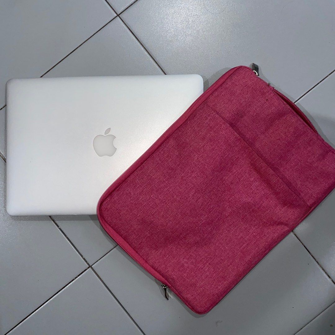 Macbook air 2015 (128gb) (Category: Laptops & Notebooks) located in Manila. Submitted by abercrombie777 (Listing ID 1252112054, Image 3). Description: Price negotiable 13 inch 128 gb Inclusion Unit Original Charger Freebie: Laptop bag & case (pink) Meetup Place Metro Manila Or any mrt stations or sm megamall Available COD Via Lalamove or cod cop lbc No issue, di na ginagamit at all naka tambak lang Walang gasgas whatsoever Good as new .