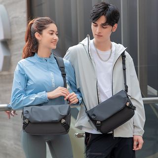 ARCHY MESSENGER MM BAG, Men's Fashion, Bags, Sling Bags on Carousell