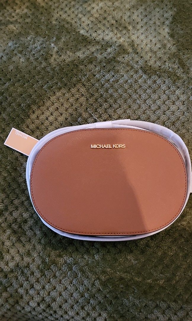 Jet set hotsell travel medium saffiano