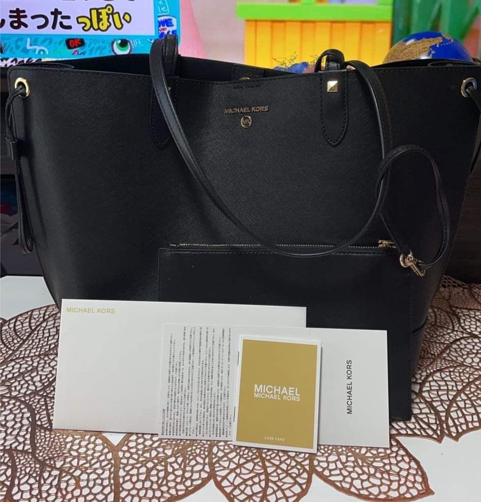 michael kors charlotte tote bag, Luxury, Bags & Wallets on Carousell