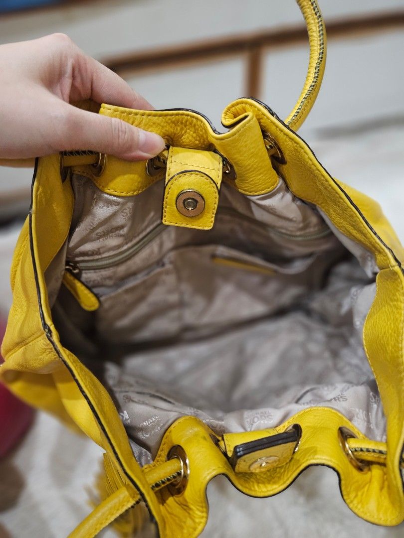 Mustard color sale michael kors bag