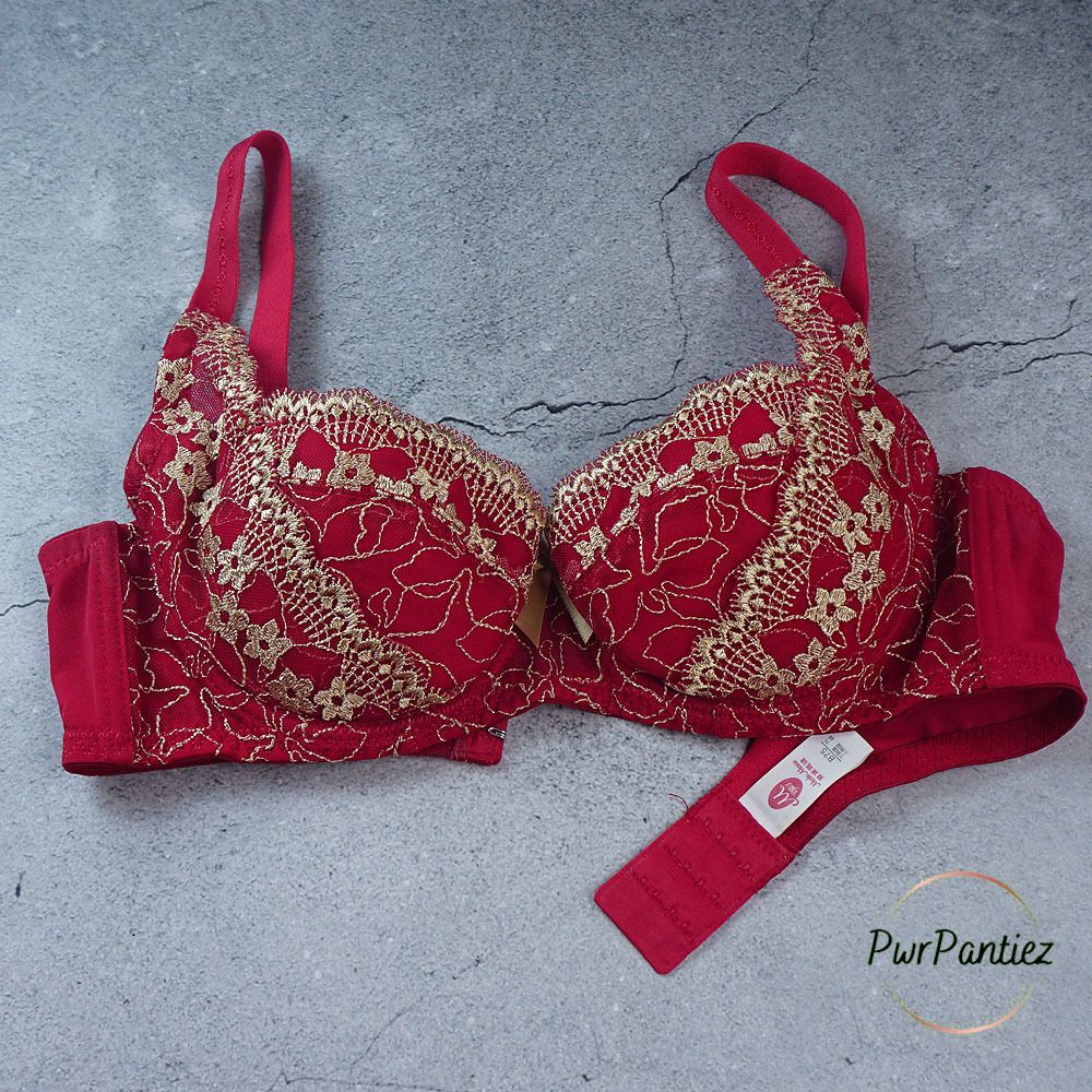 VS bra 34b, Women's Fashion, Tops, Other Tops on Carousell