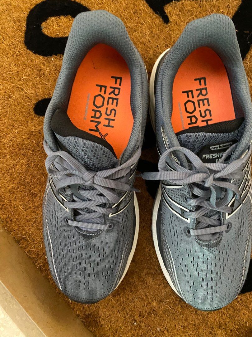 https://www.carousell.sg/p/new-balance-fresh-foam-860-1252272059/