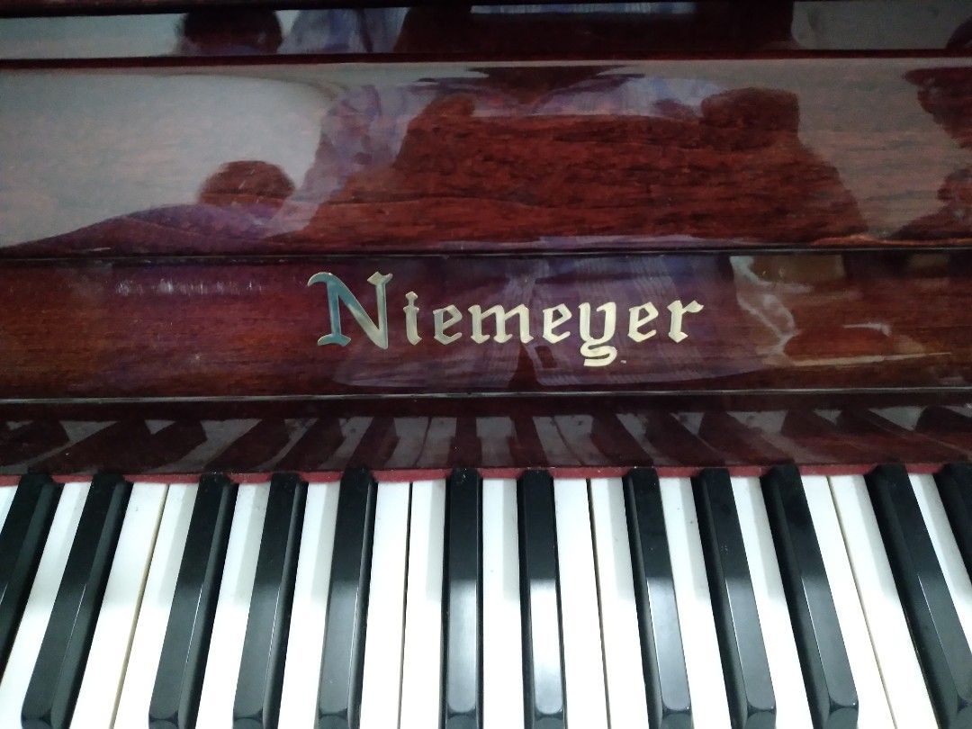 Niemeyer piano