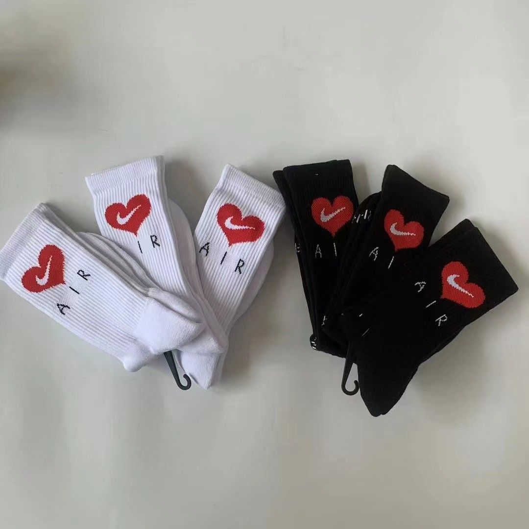 Nike heart socks 2025