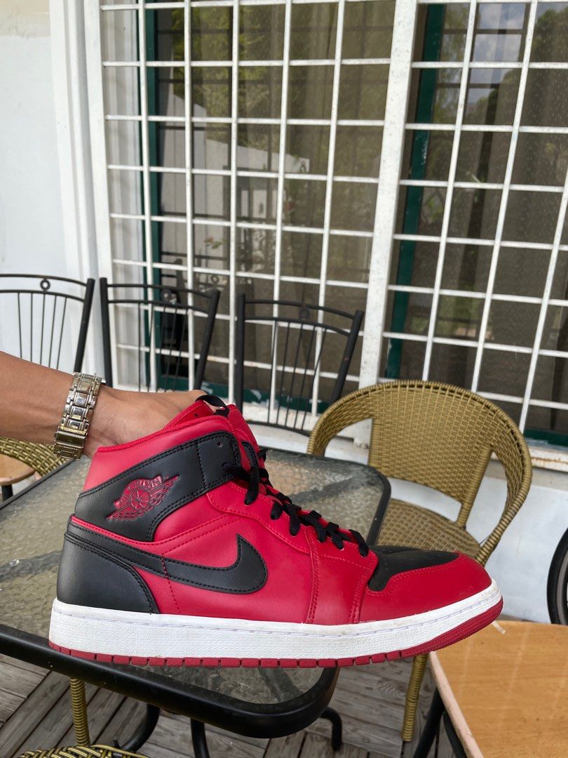 Jordan 1 mid deals reverse bred on feet