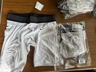 Nike pro 短束褲 白 全新