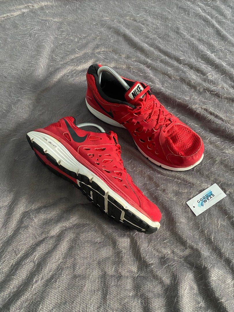 Nike Revolution 42 5 27 Fesyen Pria Sepatu Sneakers di Carousell