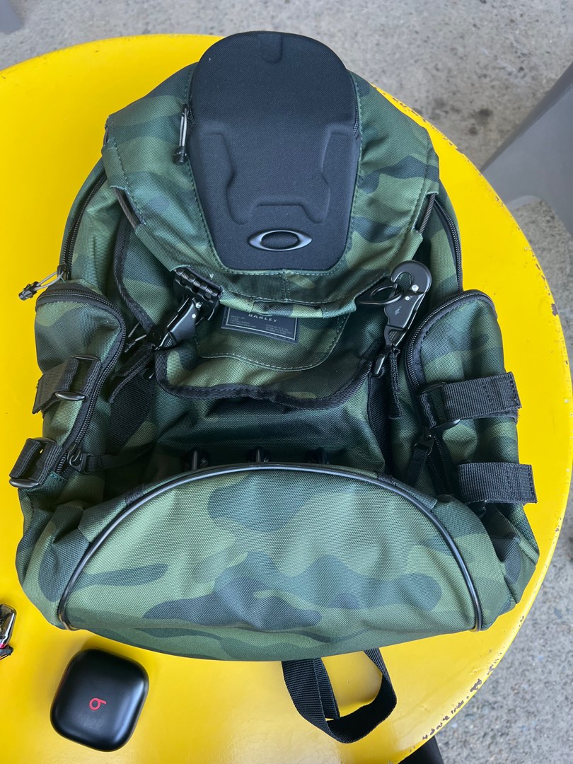 Oakley Bathroom sink bag Men s Fashion Bags Backpacks on Carousell