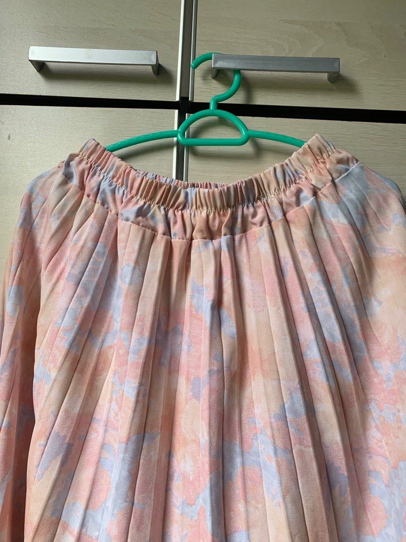 Patterned pleated skirt Women s Fashion Bottoms Skirts on Carousell