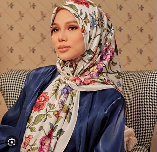 Preloved tudung people chinoiserie sq in ivory