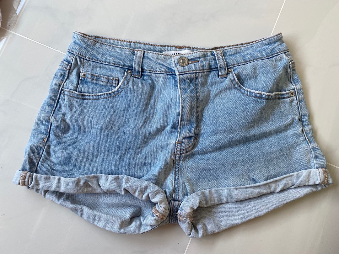 pull and bear denim shorts, Women's Fashion, Bottoms, Shorts on Carousell