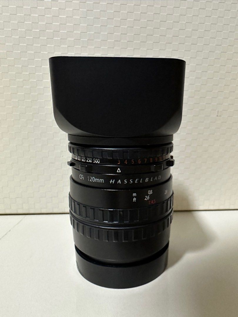 Lot 212 - A Carl Zeiss Makro-Planar T* CFi f/4 120mm