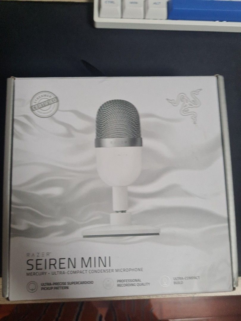 White razer 2025 mic