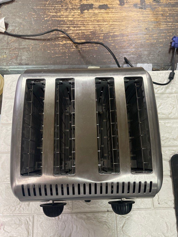 Russell Hobbs 4 Slice Bread Toaster Stainless (Category: Ovens & Toasters) located in Pasay City. Submitted by meostore (Listing ID 1252248033, Image 2). Description: 220v ready to use No issue at all Pm.