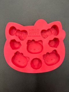 Sanrio Hello Kitty Baking Silicone Mould (16.5x19cm)