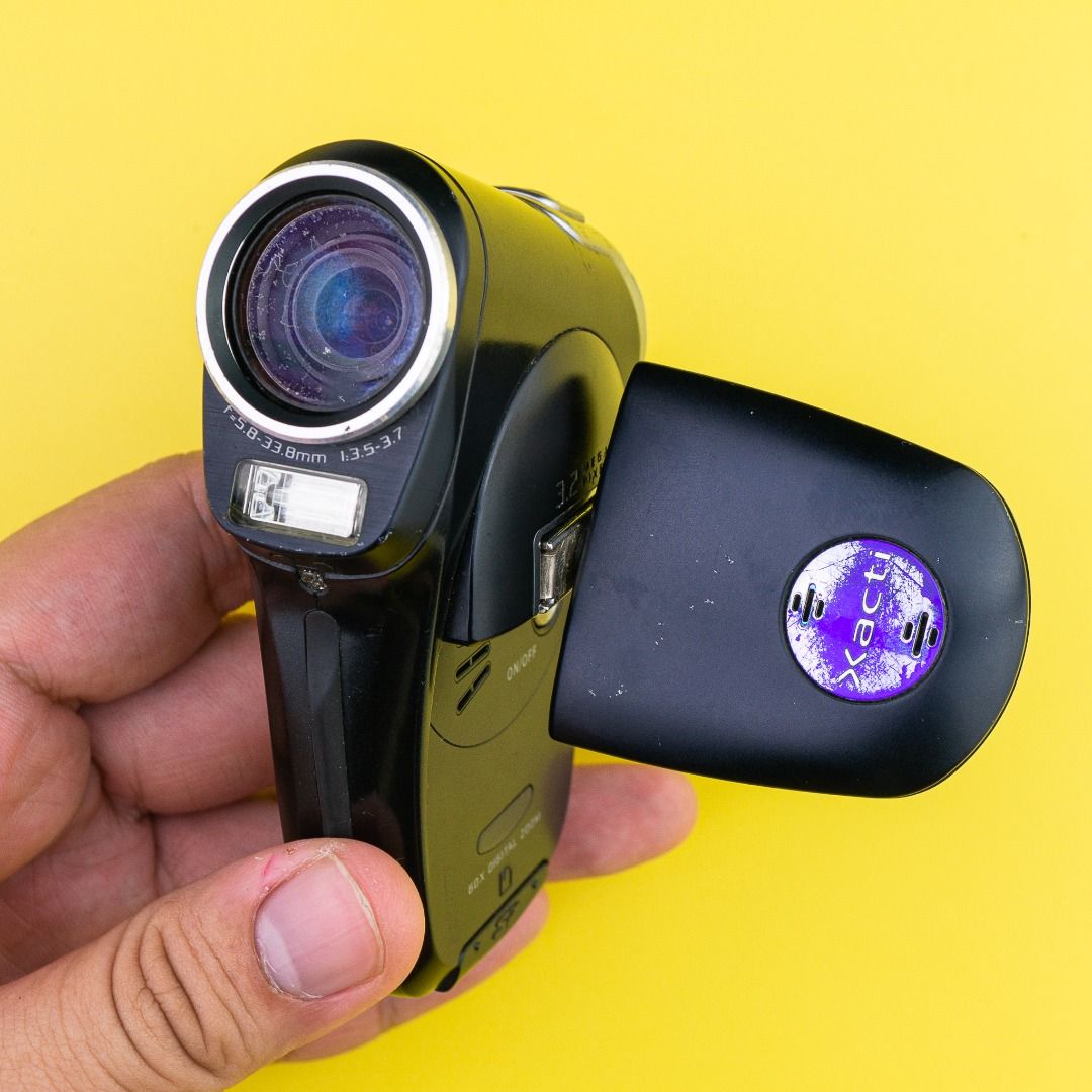 Sanyo Xacti VPCC4 3.2MP digicam/digital camera, Photography, Cameras