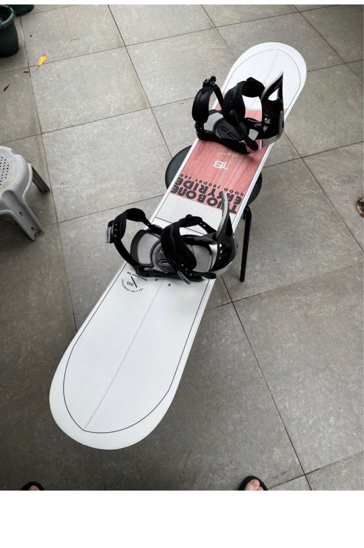 Snowboard 滑雪板連Binding 固定器, 運動產品, 其他運動配件- Carousell