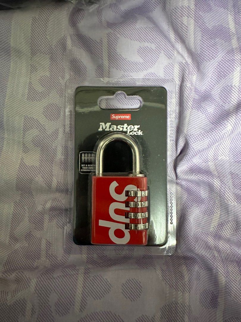Supreme Masterlock Numeric Lock Red, 男裝, 手錶及配件, 飾物架