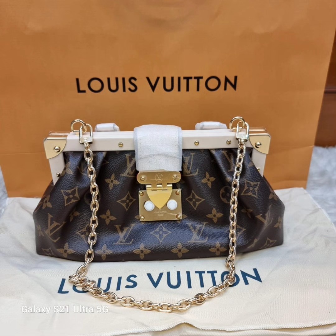 Louis Vuitton banana bag, Barang Mewah, Tas & Dompet di Carousell