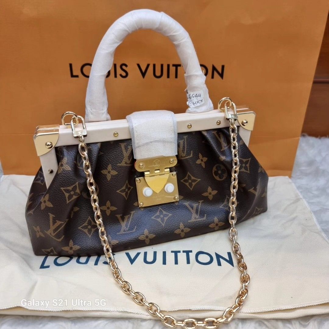 Tas Louis Vuitton AR2189 Masenger Bags Black, Barang Mewah, Tas & Dompet di  Carousell