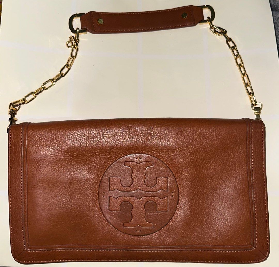 Tory Burch Clutch with Gold Chain (Category: Luxury Bags & Wallets) located in Taguig. Submitted by claudiax (Listing ID 1252200709, Image 1). Description: .