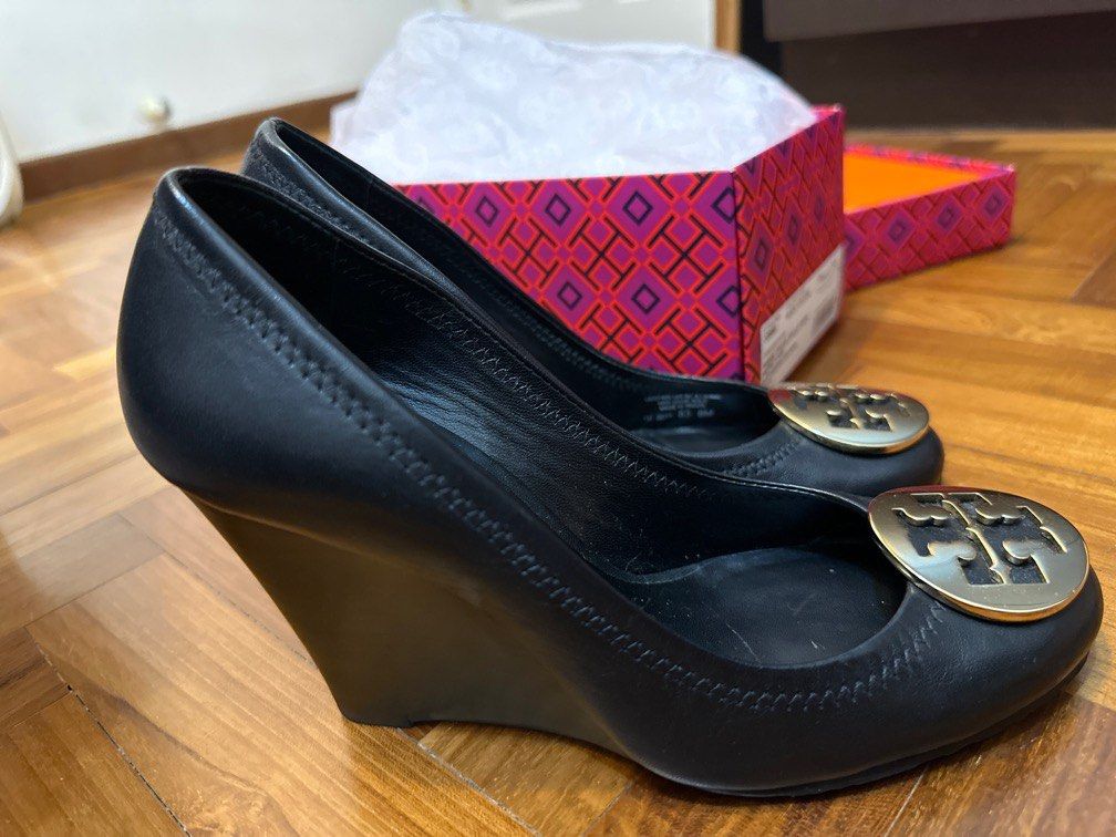 Tory burch wedges Women s Fashion Footwear Wedges on Carousell