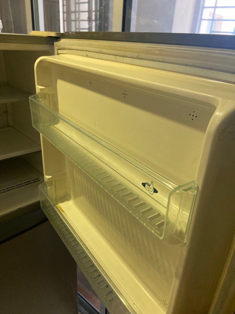 Toshiba fridge (need fixing), TV & Home Appliances, Kitchen Appliances