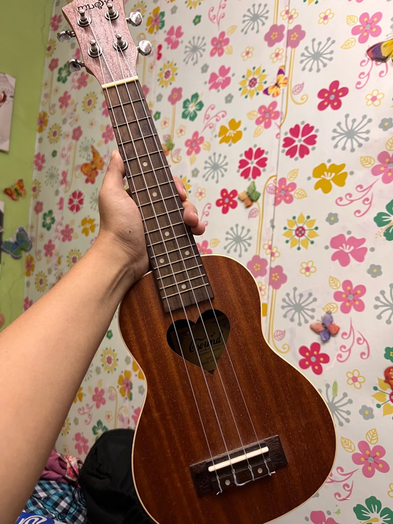 Ukulele heart hole, Hobbies & Toys, Music & Media, Musical Instruments