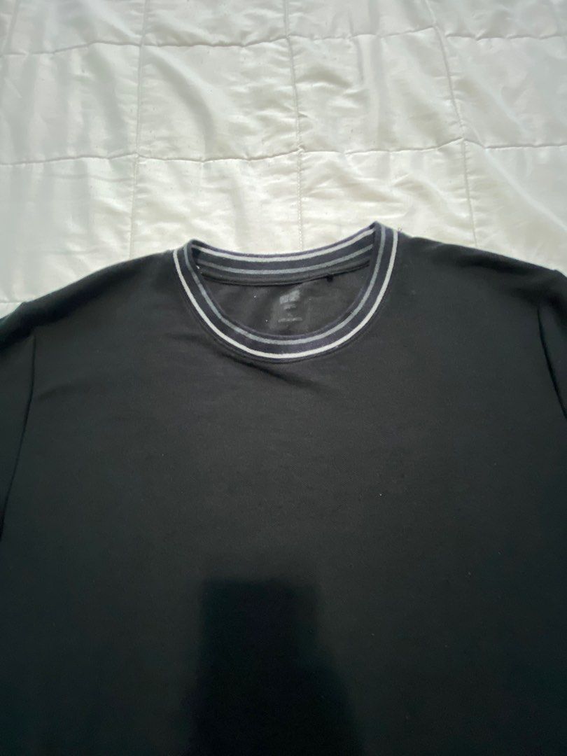 Uniqlo black shirt (Category: Tshirts & Polo Shirts ) located in Taguig. Submitted by unclutter. (Listing ID 1252251055, Image 2). Description: .