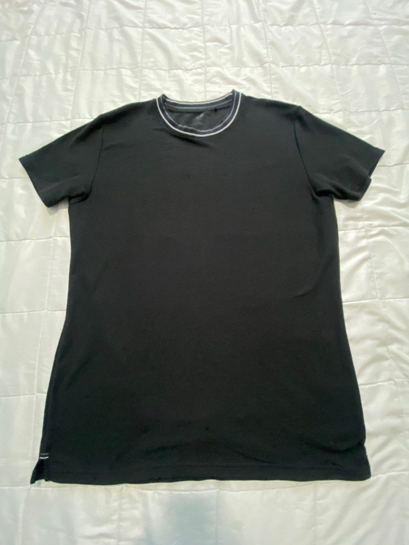Uniqlo black shirt (Category: Tshirts & Polo Shirts ) located in Taguig. Submitted by unclutter. (Listing ID 1252251055, Image 1). Description: .