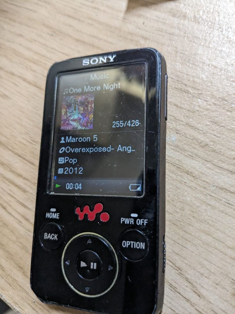 USED Sony Walkman NWZE438F Black ( 8 GB ) Digital Media Player, Audio