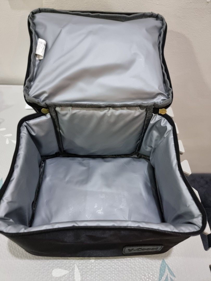 Vcool Insulated breastmilk cooler bag on Carousell