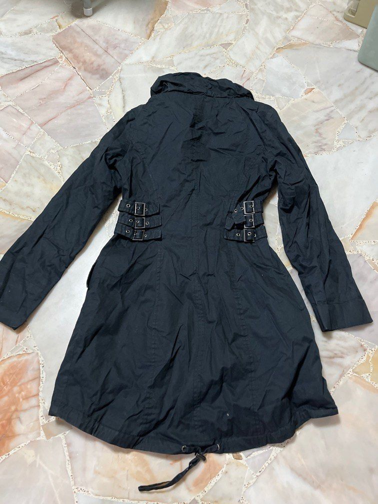 Warehouse trench outlet