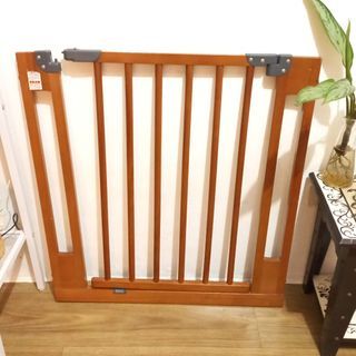 Wooden baby/pet safety gate