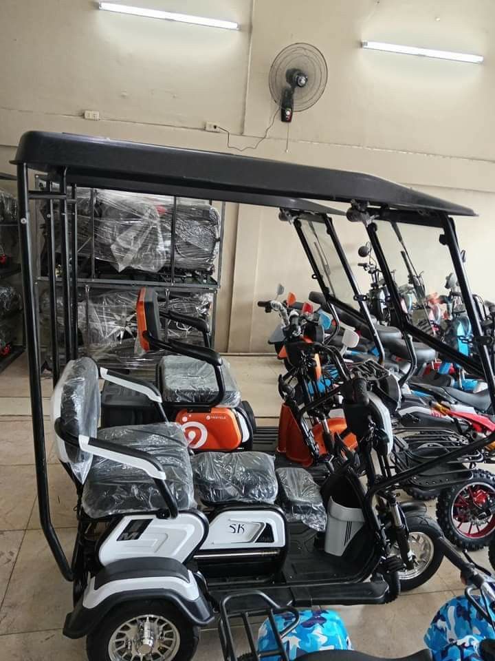 Xcool superfashion ebike (Category: Bicycles) located in Manila. Submitted by minidivisoria (Listing ID 1252261544, Image 2). Description: Xcool Super FASHION ebike 3 wheels with ROOF Specs. With wiper Side mirror With panel With anti theft alarm 3 seater Front & Back Basket Battery Lead Acid 48v 20AH 500Watts 40-50Km Range 40-60Km/H Speed 10*-8 Tubeless 350kg Load Weight 8 Hours Charge time.