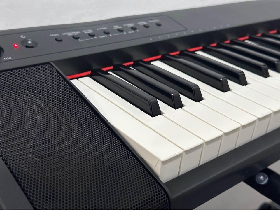Yamaha Piaggero NP31 76Key Lightweight Compact Portable Keyboard