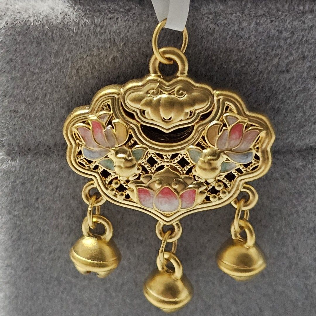 Gold pandal photo outlet
