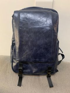 深藍色仿皮多功能多夾層後背包