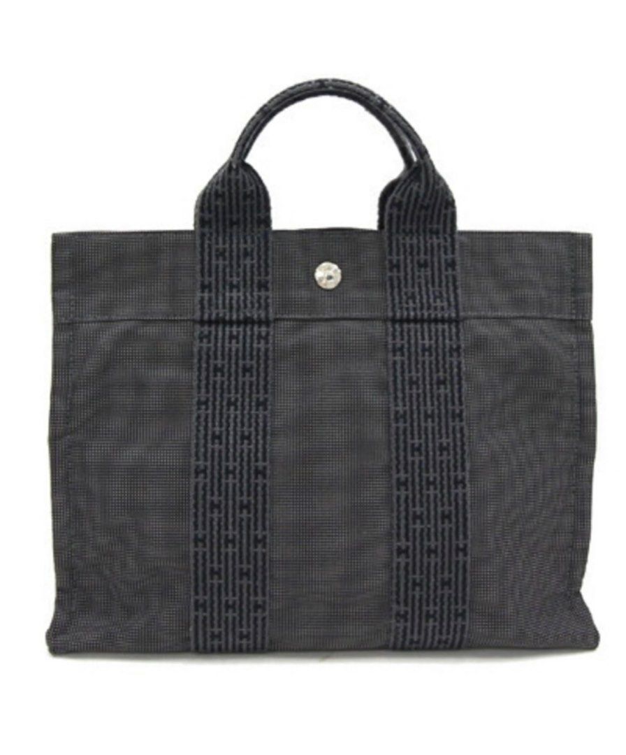 💯 Auth! Hermes Herline Canvas PM Size (Category: Luxury Bags & Wallets) located in Paranaque City. Submitted by marjbpp (Listing ID 1253891578, Image 1). Description: 💯 Authentic Hermes Hermes Herline Canvas Tote Handbag PM Size Sign of usage Lost lock and key Please see attached photos RFS: Decluttering PM me for Nego.